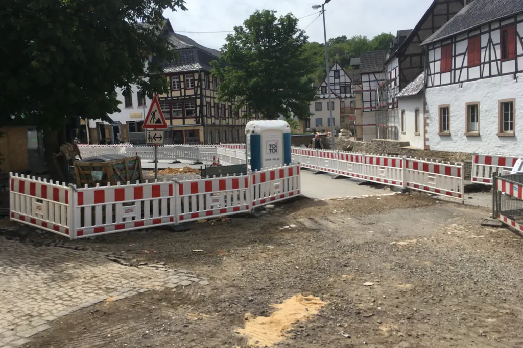 Straßenzug im Wiederaufbau in Bad Münstereifel